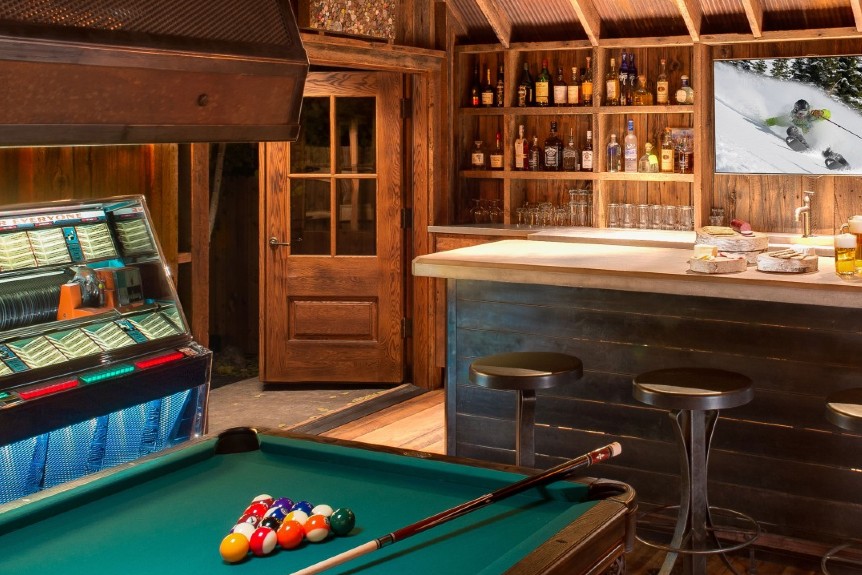 Sopris House game room jukebox pool table and bar pet friendly hotels