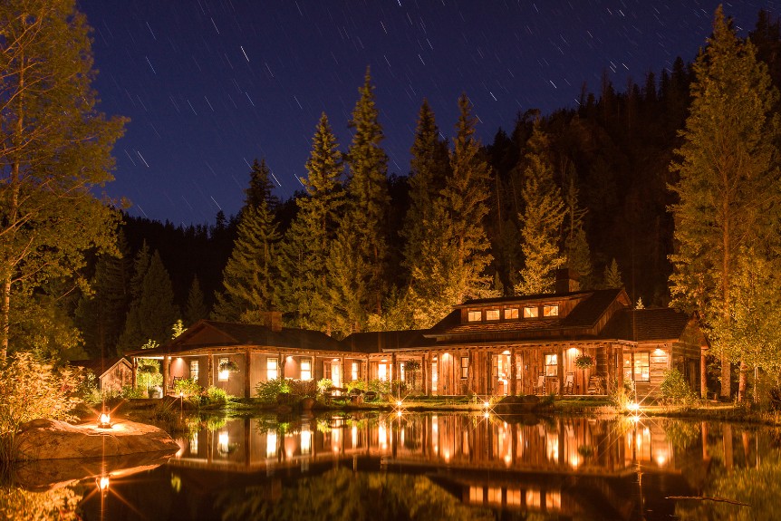 taylor river lodge adventure hotel at night