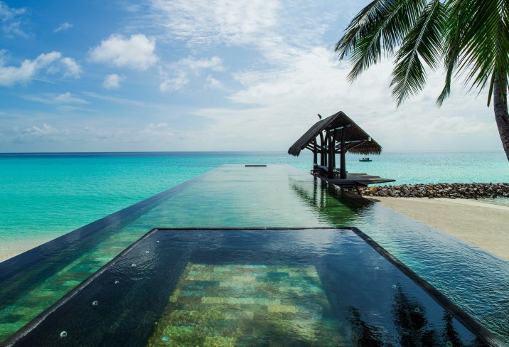 one-and-only-reethi-rah-hotel-pool